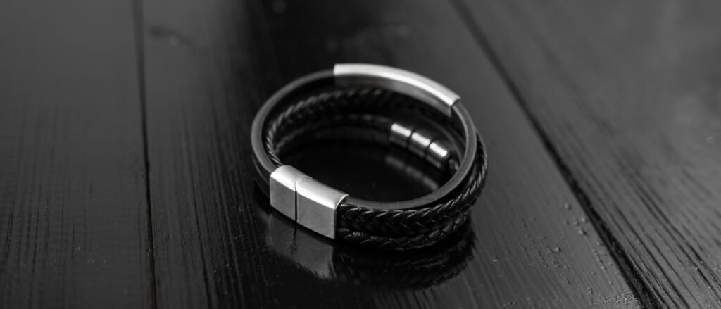 bracelet en cuir noir